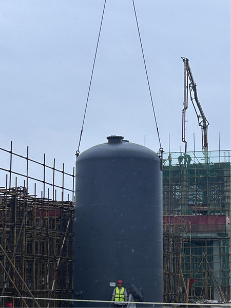 陜煤建設(shè)漢中分公司承建的漢鋼新建中厚板項(xiàng)目首個(gè)高效濁水凈化裝置過(guò)濾罐吊裝圓滿(mǎn)完成