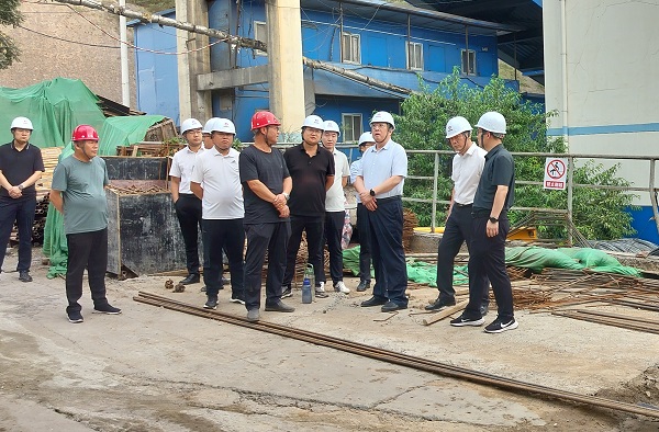 彬長集團黨委書記、董事長白永明一行深入陜煤建設渭南分公司第三項目部檢查指導