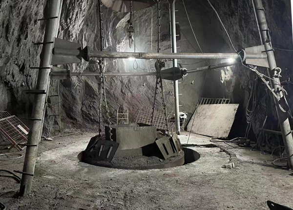 陜煤建設(shè)礦建三公司鏡鐵山黑溝項(xiàng)目部提前10天完成膠帶回風(fēng)井井筒掘砌施工