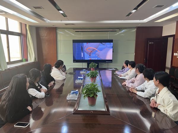 陜煤建設(shè)煤礦運(yùn)營(yíng)服務(wù)分公司：組織女職工觀看巾幗勞模工匠大宣講直播節(jié)目