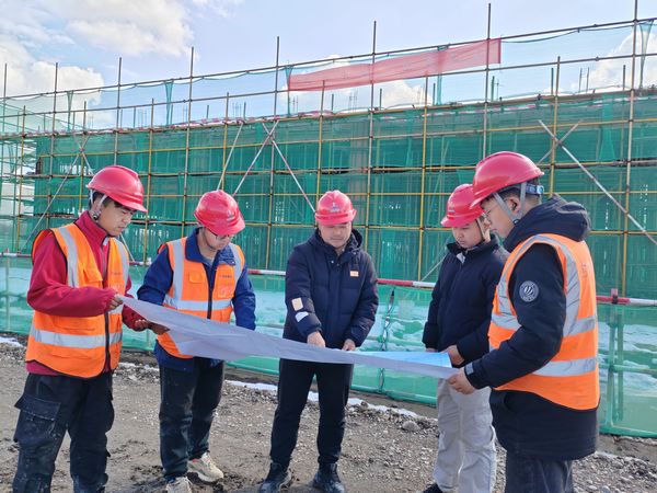 陜煤建設天工公司新疆第一項目部：夫妻舉案齊眉在一線  雙獲先進比翼飛