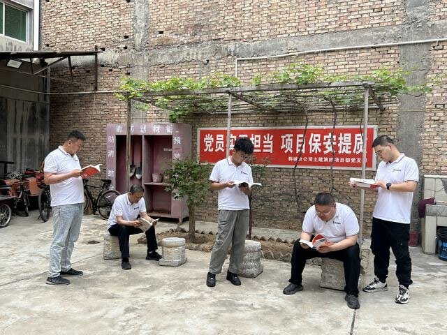 陜煤建設(shè)韓城分公司土建第四項(xiàng)目部：書香浸潤人心，閱讀點(diǎn)亮生活