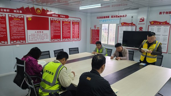 陜煤建設(shè)銅煤公司第一項(xiàng)目部組織“讀經(jīng)典，傳遞青春能量”青年職工主題活動(dòng)