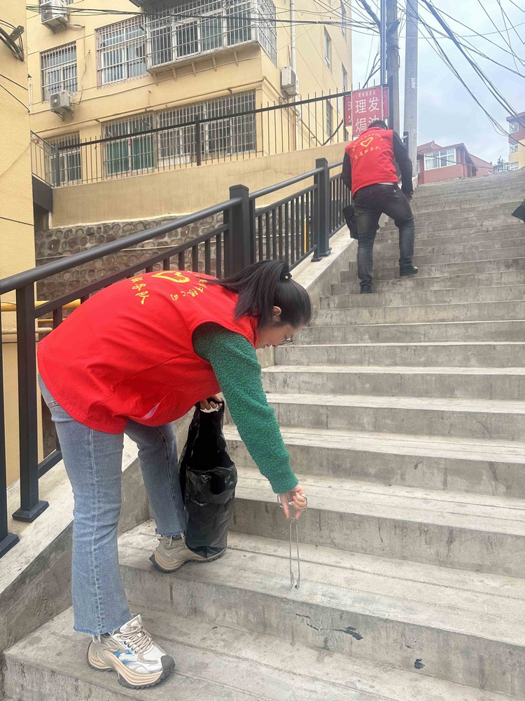 陜煤建設(shè)機(jī)電安裝公司：志愿服務(wù)迎“五一”，文明與愛齊傳遞