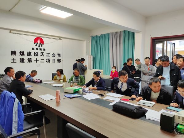 陜煤建設(shè)天工公司：落實(shí)實(shí)名制工資“芯”卡，讓農(nóng)民工心里更放“薪”