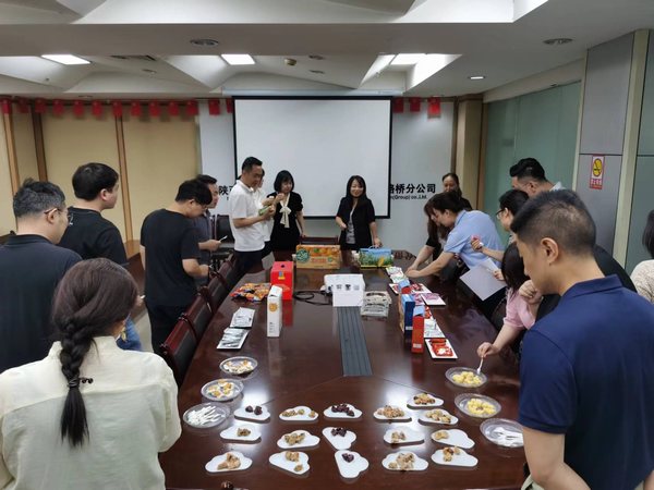 陜煤建設(shè)路橋分公司情系端午，放“粽”一下