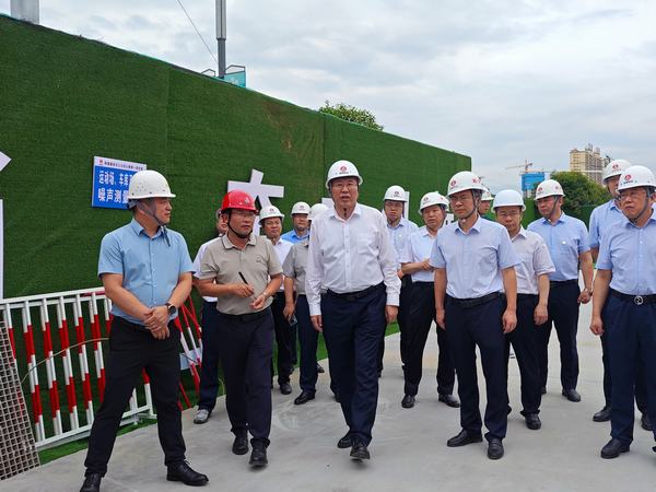 陜煤集團黨委副書記、思創(chuàng)高管院執(zhí)行院長張海泉一行蒞臨陜煤建設(shè)天工公司漢陰縣實驗中學二期項目指導調(diào)研