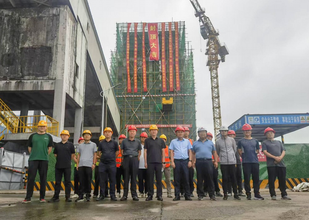 陜煤建設(shè)天工公司承建的陜煤集團神木紅柳林礦業(yè)有限公司選煤廠煤泥高壓壓濾系統(tǒng)土建工程項目主體順利封頂