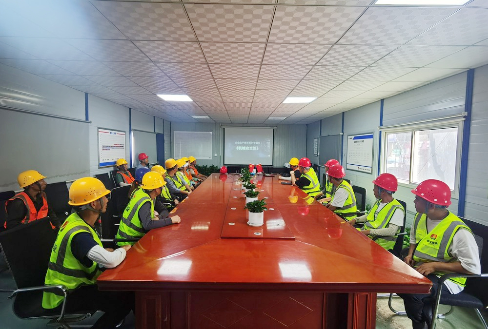 陜煤建設天工公司土建第二十項目部：學安全、行安全、練安全