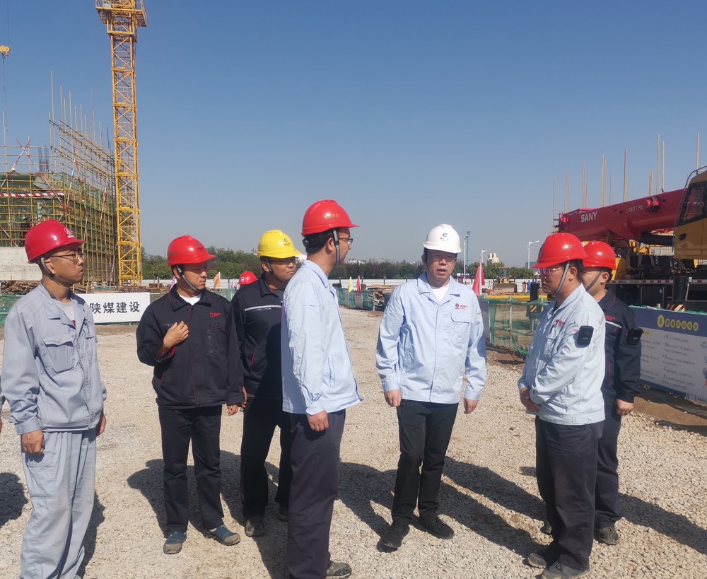 蒲城清潔能源化工有限責任公司黨委書記、董事長封建利一行深入陜煤建設天工公司基層項目部檢查指導
