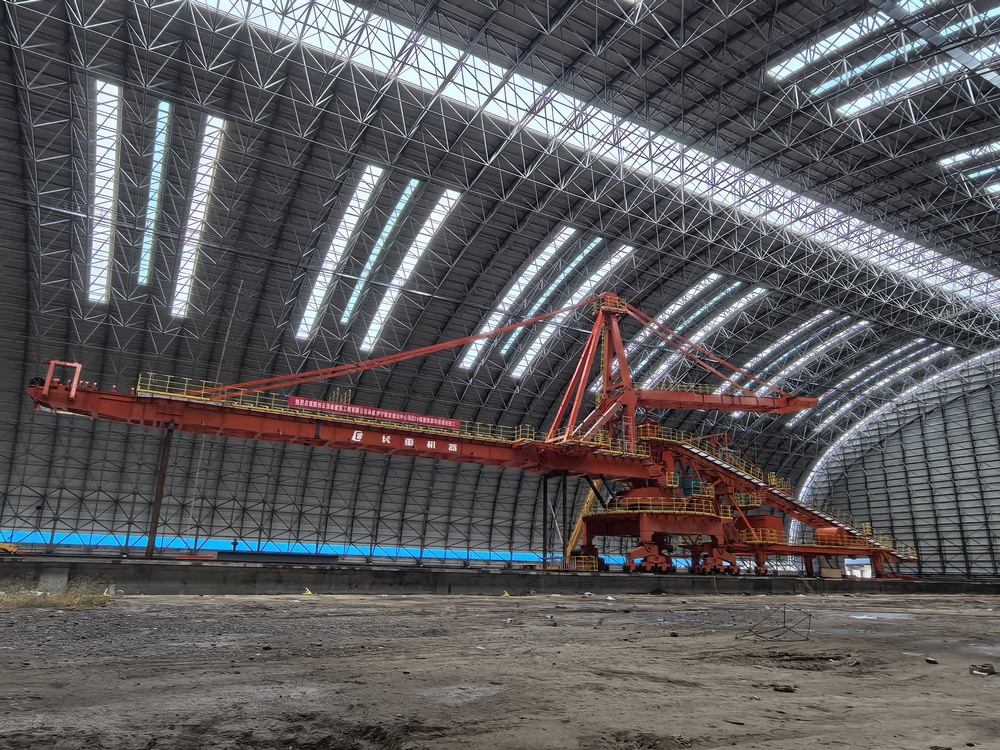 陜煤建設(shè)天工公司新疆第一項目部：DQL1000/1200.45臂式斗輪堆取料機(jī)成功送入“預(yù)定軌道”