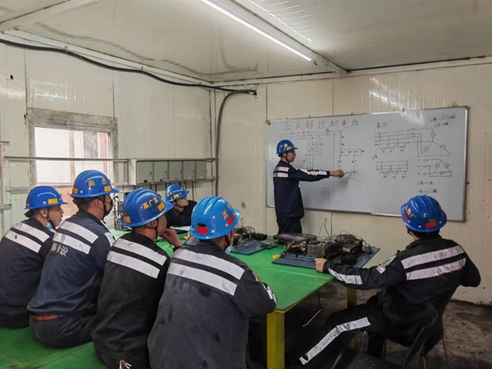 陜煤建設(shè)洗選煤運(yùn)營公司紅柳林洗煤廠項(xiàng)目部： 以“創(chuàng)新式”培訓(xùn)實(shí)現(xiàn)“點(diǎn)對點(diǎn)”精準(zhǔn)培育