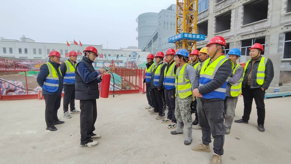 陜煤建設(shè)渭南分公司第七項(xiàng)目部:安全百日行 我們?cè)谛袆?dòng)