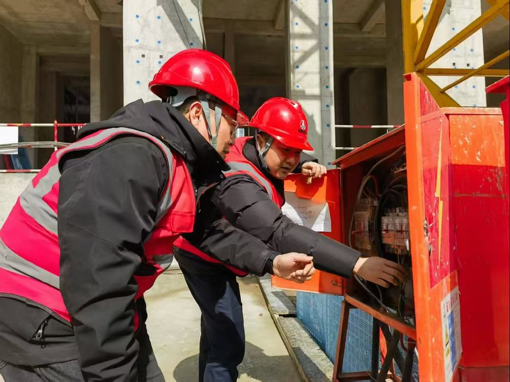 陜煤建設(shè)榆林公司榆溪圣境項目部：黨旗飄揚筑防線 先鋒護(hù)航保復(fù)工