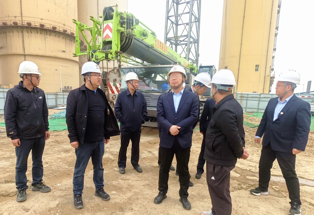 陜西陜煤榆北煤業(yè)有限公司黨委委員、副總經(jīng)理黃永安一行深入天工公司基層項目檢查指導(dǎo)