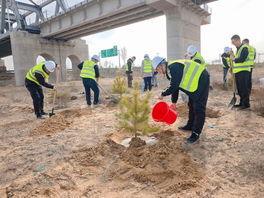 陜煤建設(shè)路橋分公司：夏意漸濃四月天，“青”風助力促發(fā)展