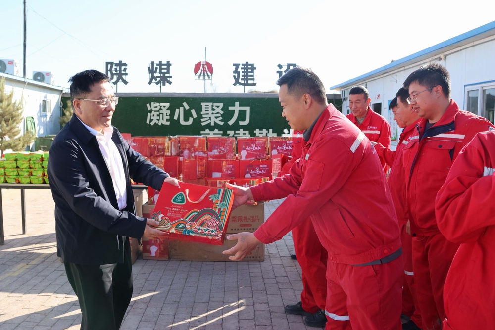 集團(tuán)領(lǐng)導(dǎo)“五一”期間深入一線開(kāi)展安全督導(dǎo)檢查并慰問(wèn)干部員工