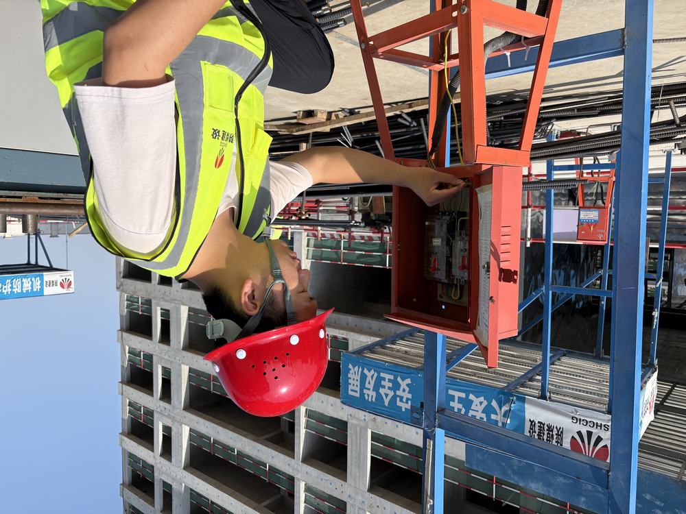 陜煤建設(shè)天工公司的 520 硬核告白：安全帽作玫瑰，卷尺圖紙寫情詩(shī)