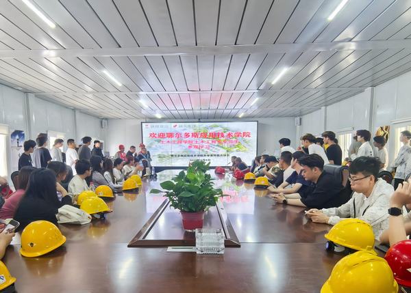 鄂爾多斯應(yīng)用技術(shù)學(xué)院土木工程學(xué)院師生到陜煤建設(shè)內(nèi)蒙古分公司應(yīng)用技術(shù)學(xué)院項(xiàng)目部開(kāi)展實(shí)踐學(xué)習(xí)