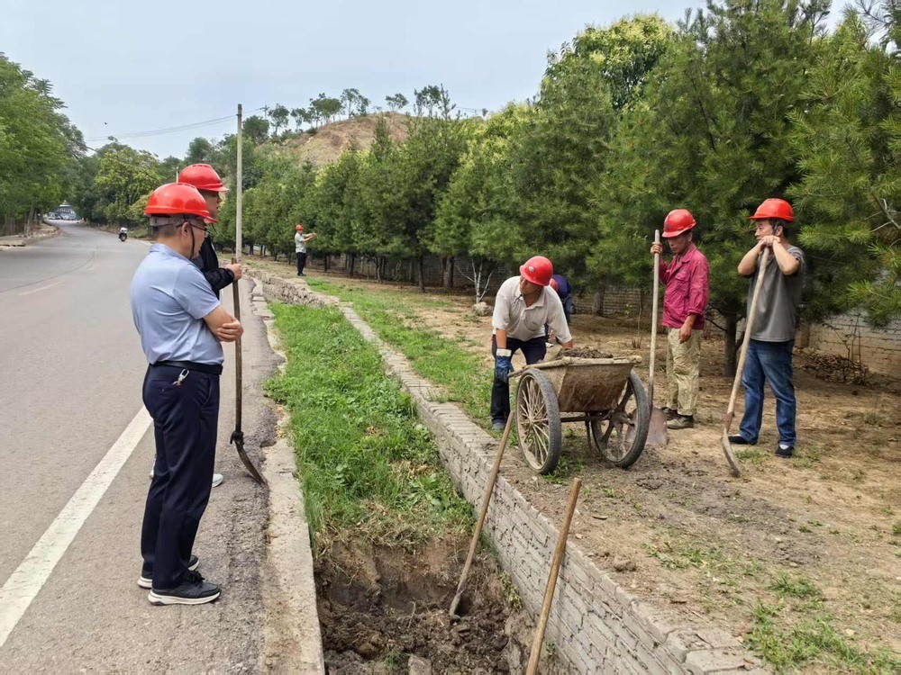安全生產(chǎn)月超燃行動(dòng)！清淤攻堅(jiān)顯身手 巧思護(hù)墻守安全