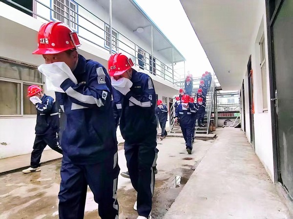 陜煤建設(shè)煤礦運(yùn)營服務(wù)分公司：實(shí)戰(zhàn)化消防演練 筑牢安全屏障