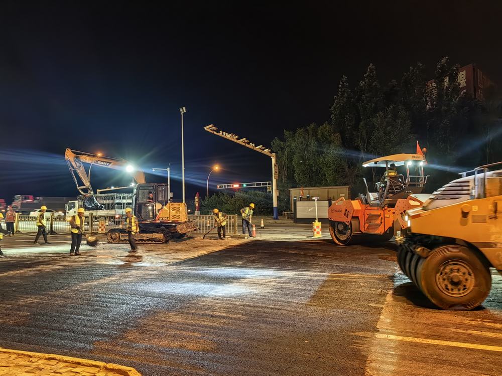 陜煤建設(shè)榆林公司第一項目部：7小時夜戰(zhàn)搶通校場路  “繡花功夫”顯擔當