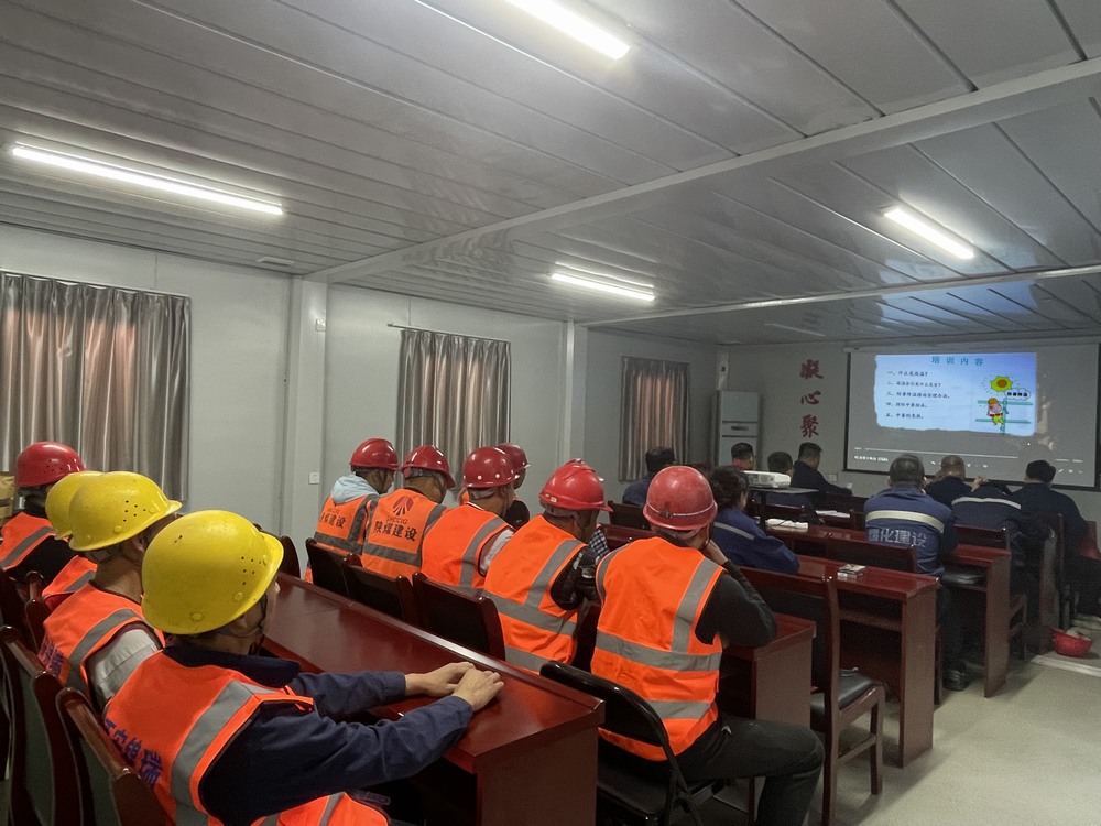 陜煤建設(shè)韓城分公司土建六項(xiàng)目部：高溫“烤”驗(yàn)下，工會(huì)“涼”策護(hù)平安