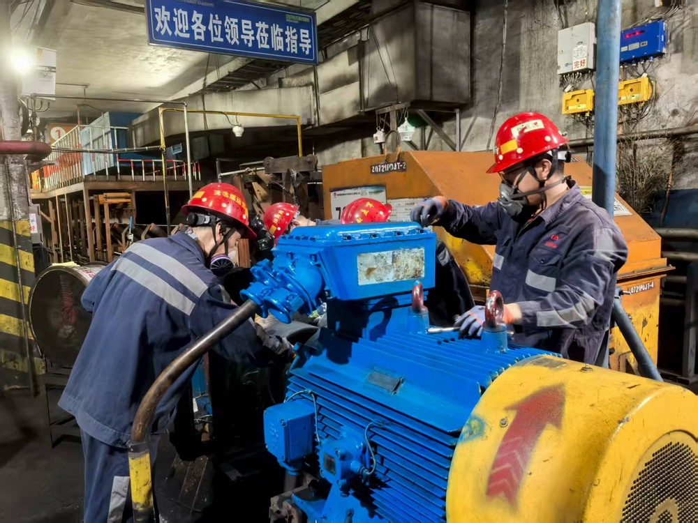 陜煤建設(shè)洗選煤運(yùn)營公司檸條塔運(yùn)營項(xiàng)目部：汗水浸透工裝色，高溫檢修護(hù)生產(chǎn)