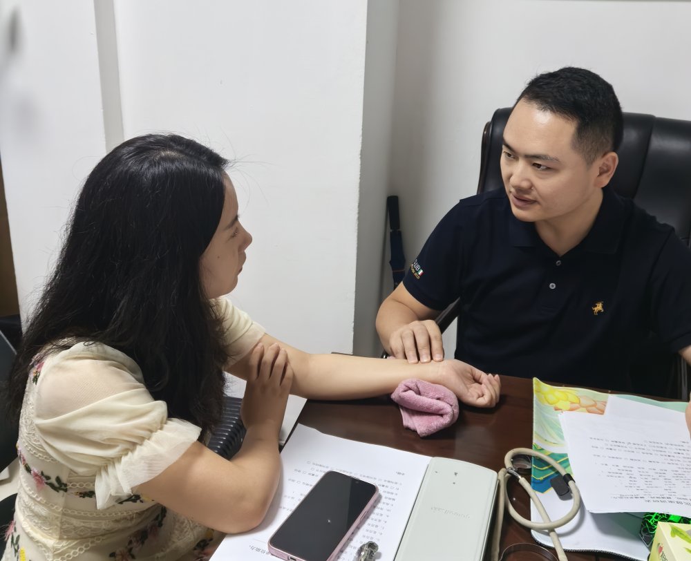 ?陜煤建設(shè)開(kāi)展“中醫(yī)理療進(jìn)企業(yè)”活動(dòng)