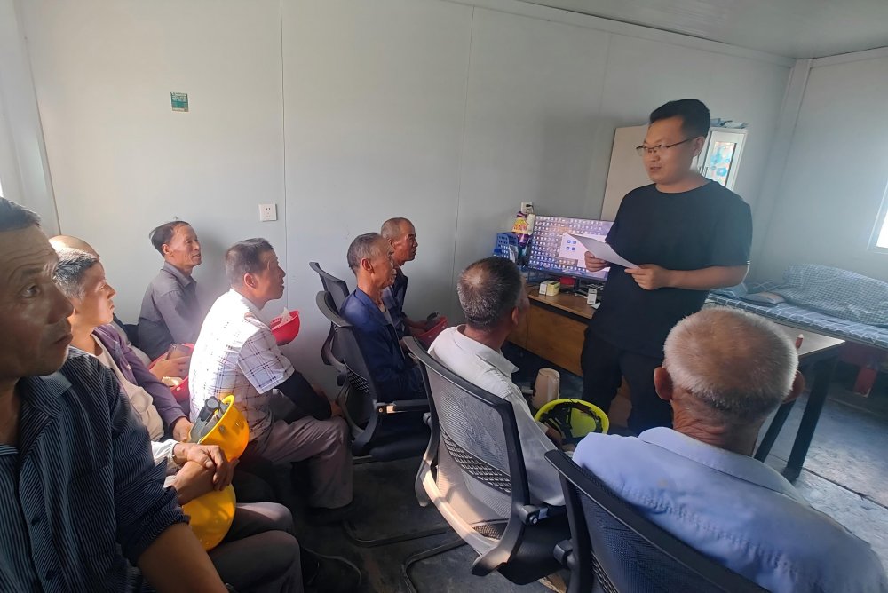 “薪”事落地！陜煤建設(shè)路橋分公司專項(xiàng)監(jiān)督讓農(nóng)民工子女安心上學(xué)