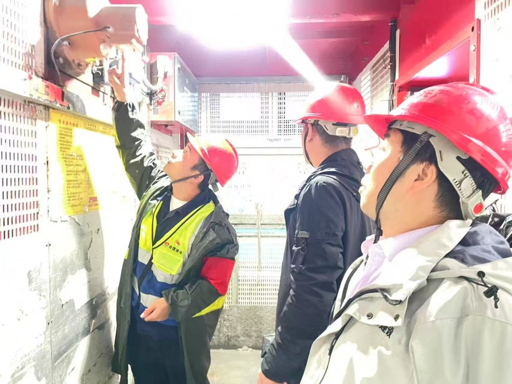 陜煤建設(shè)韓城分公司土建二項(xiàng)目部：安全不下線，青春在一線