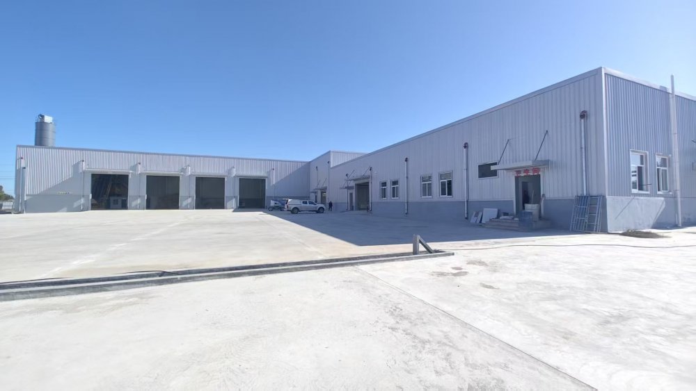 陜煤建設(shè)路橋分公司胡家河煤礦二號(hào)風(fēng)井及附屬工程膠輪車庫、材料庫、砂石料庫工程通過預(yù)驗(yàn)收