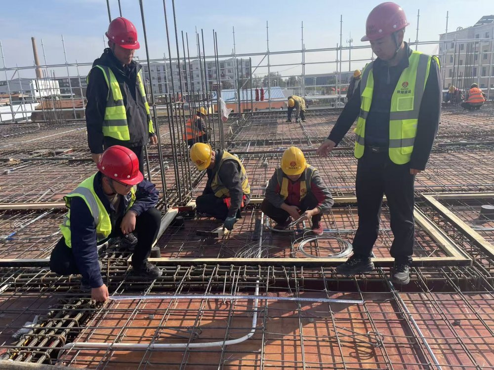 陜煤建設(shè)內(nèi)蒙古分公司第一項(xiàng)目部：一團(tuán)隊(duì)攻堅(jiān)雙項(xiàng)目，全力沖刺四季度“全年紅”