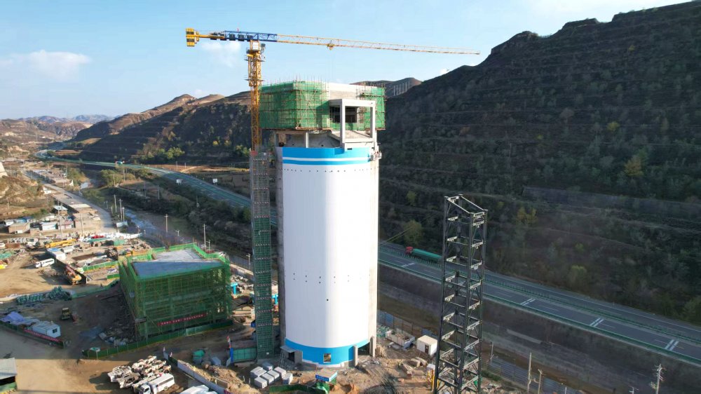 提前2天落位！橫山天云煤礦棧橋鋼支架架起“運輸樞紐”，12月投產(chǎn)再添保障