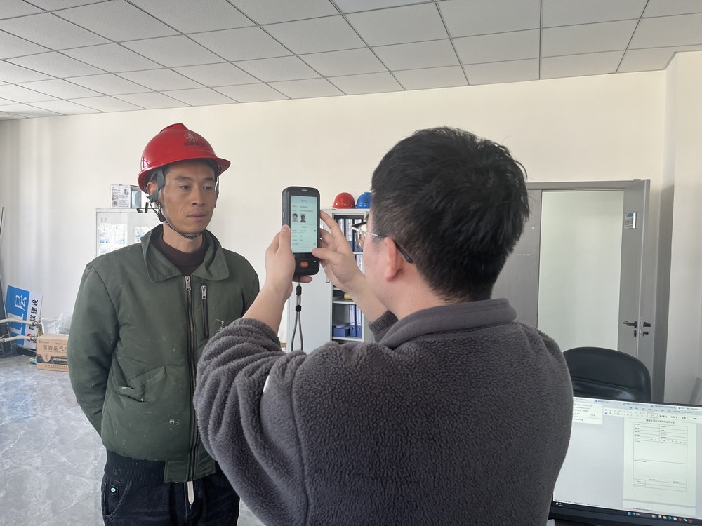 陜煤建設(shè)銅煤公司基層項(xiàng)目部：“冬日護(hù)薪”專項(xiàng)活動(dòng)保障農(nóng)民工“安薪無(wú)憂”