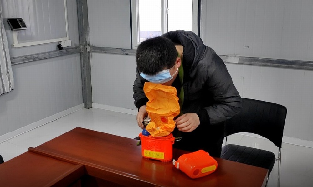 安全為基  扣緊“第一?？圩印?></div>
                                <div   id=