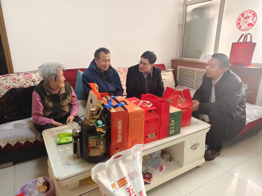 公司領(lǐng)導走訪慰問困難職工