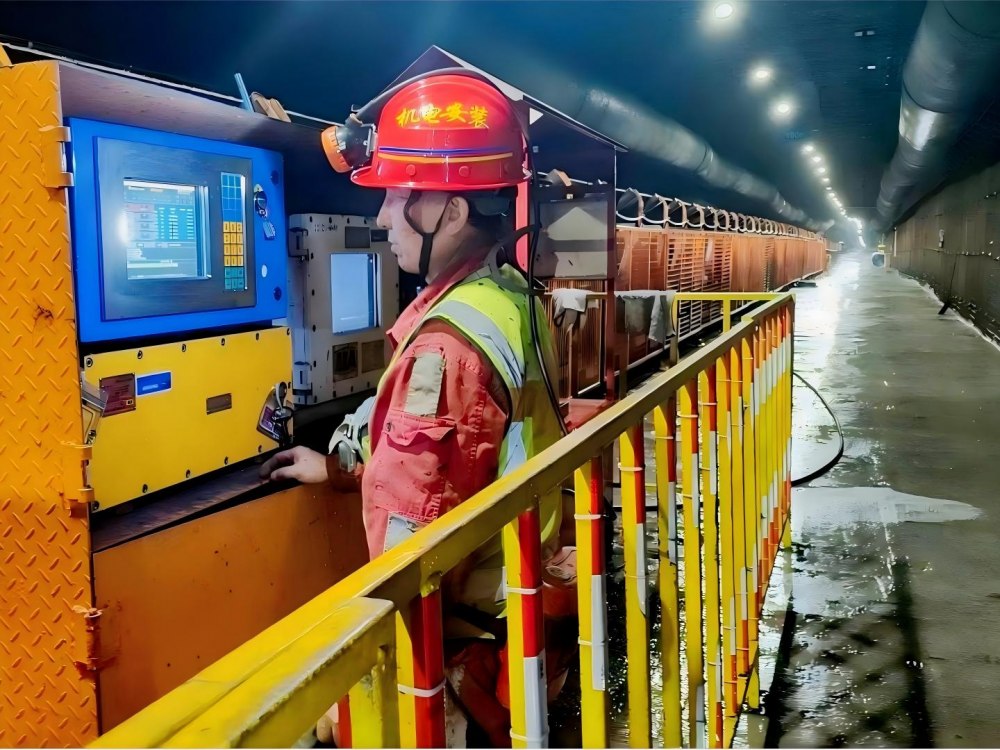 陜煤建設(shè)機(jī)電安裝公司：春節(jié)堅(jiān)守保工期，奉獻(xiàn)擔(dān)當(dāng)寫新篇！