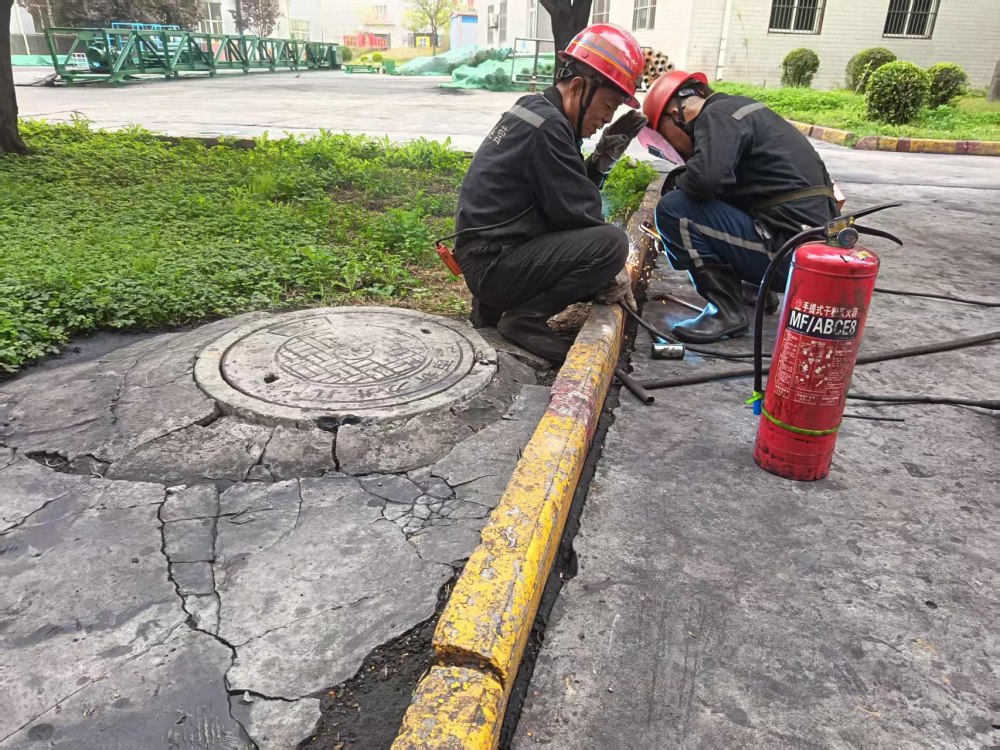 比學趕幫創(chuàng)氛圍 嚴守底線護安全